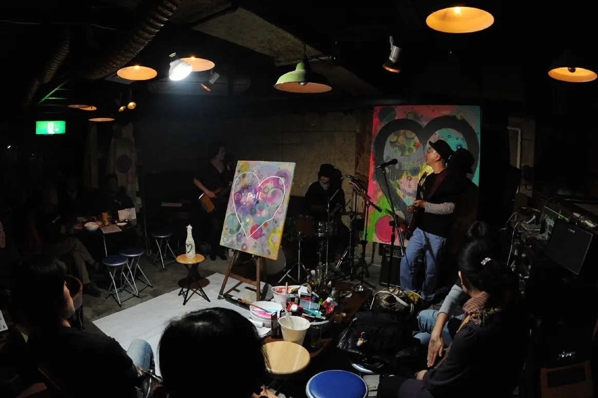 和-WA- — ライブパフォーマンスの様子 1