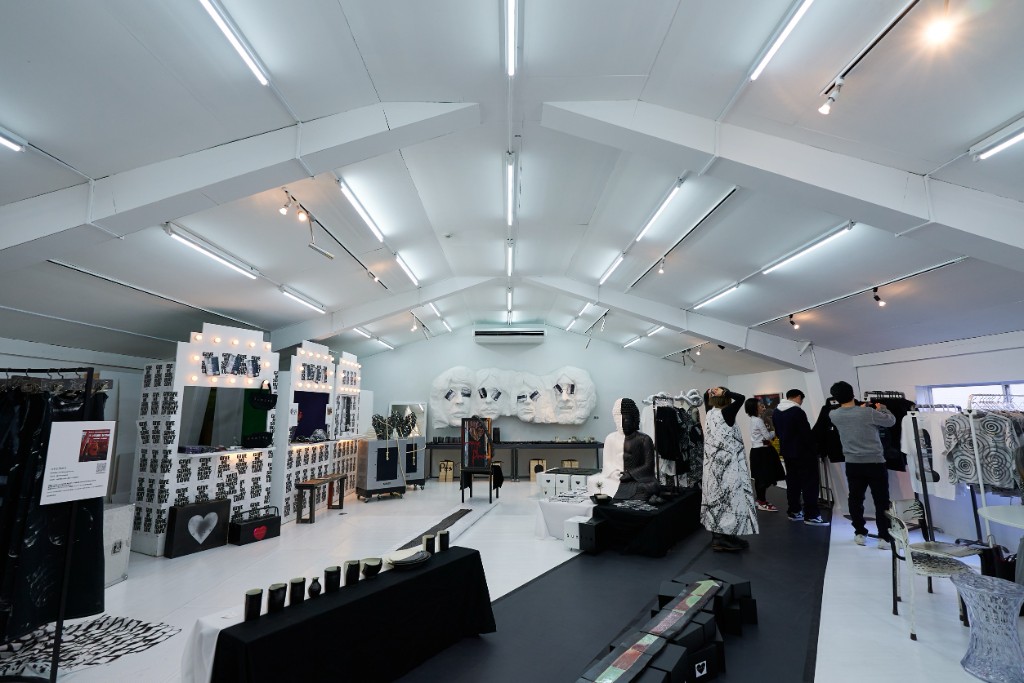 SEKAI SOKO KYOTO — 展示会場全景(昼間)